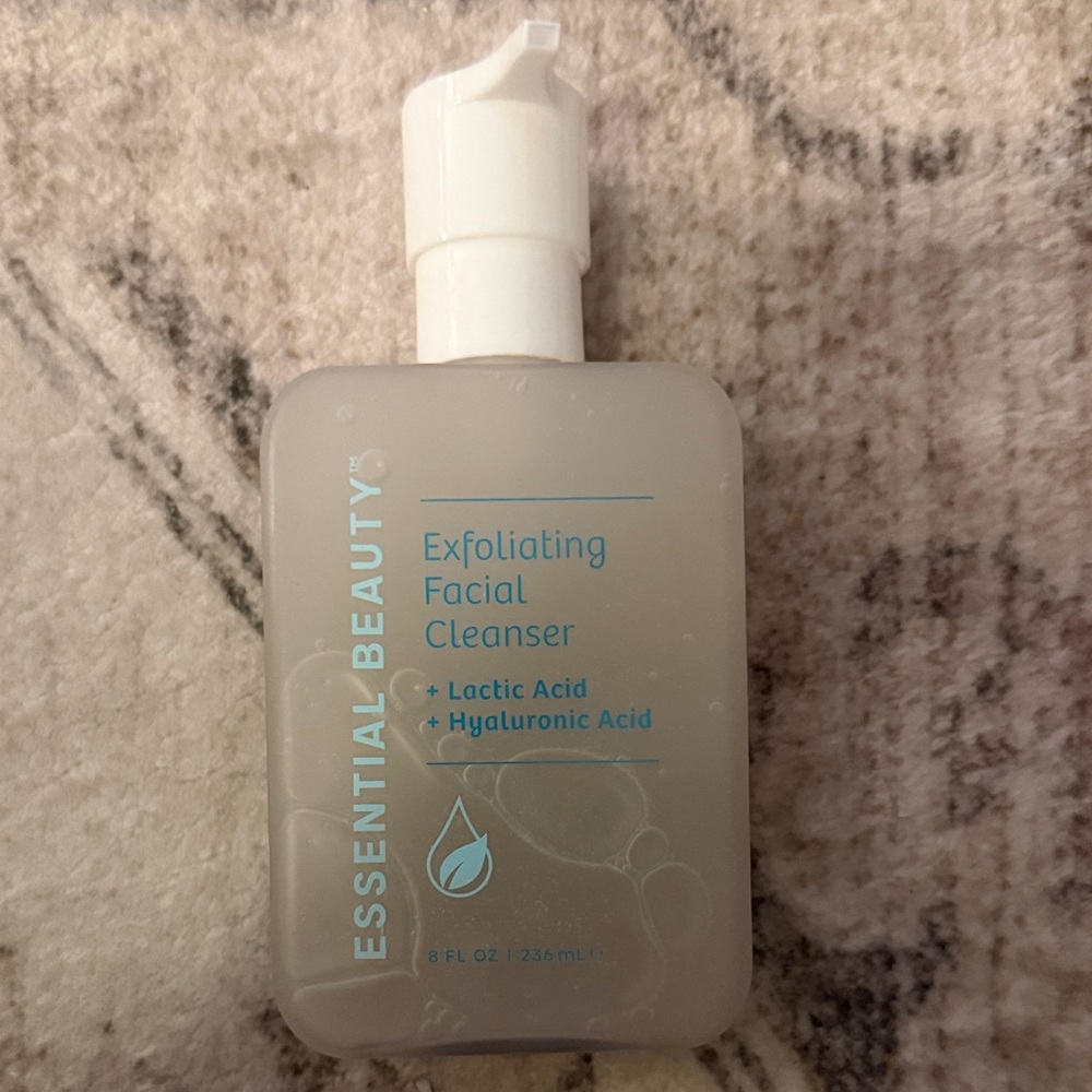 Exfoliating Facial Cleanser - White